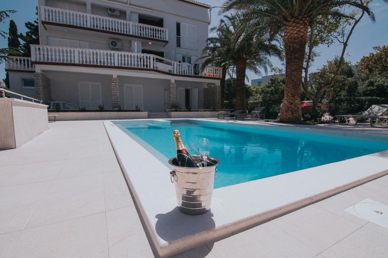 Pool Apartments Galeb Novalja Exterior photo